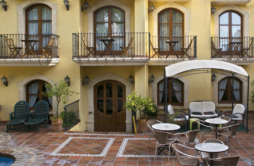 Hotel Restaurante La Masieta Creixell Exterior foto